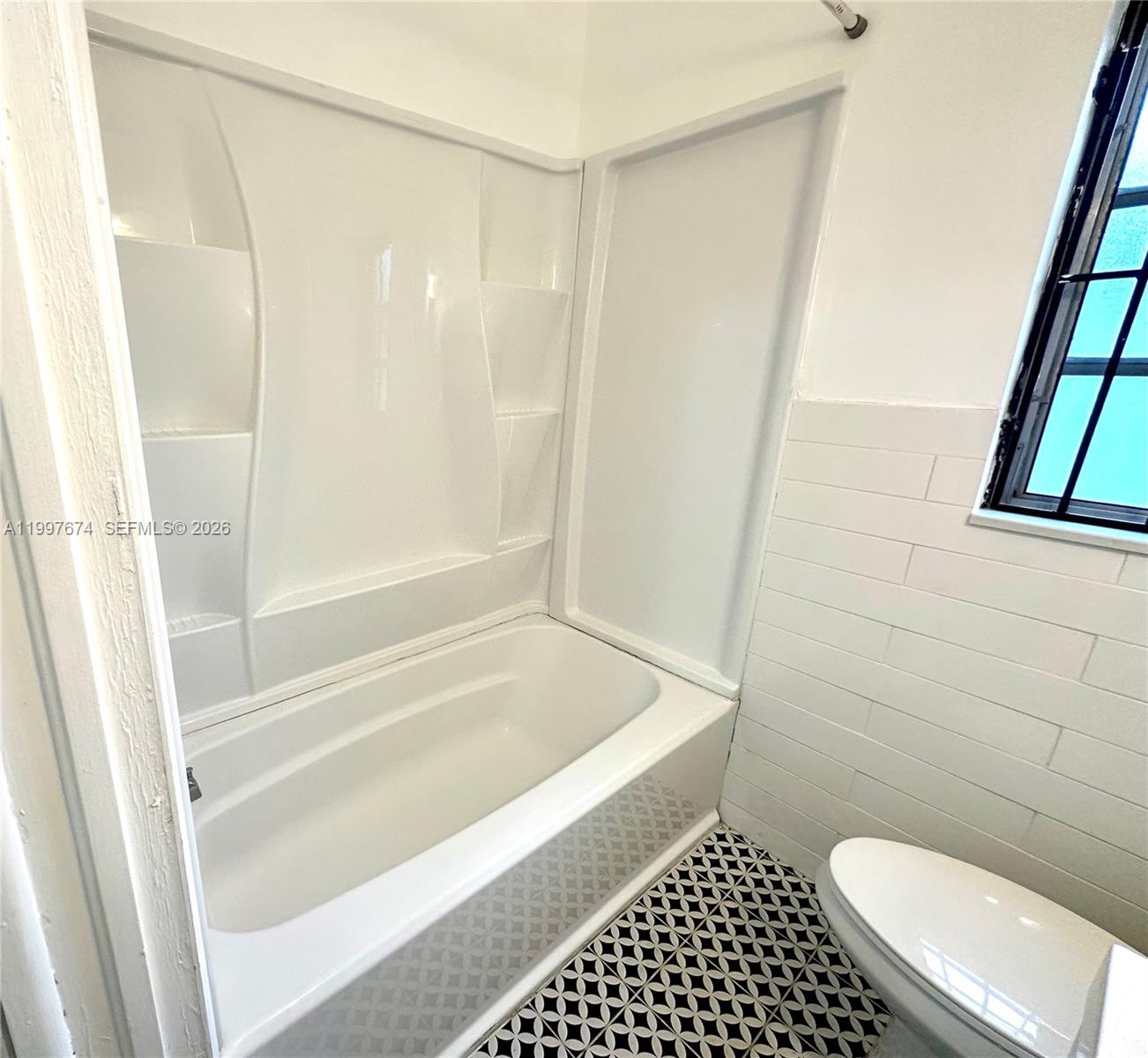 1941 NE 157th Ter North Miami Beach, FL 33162