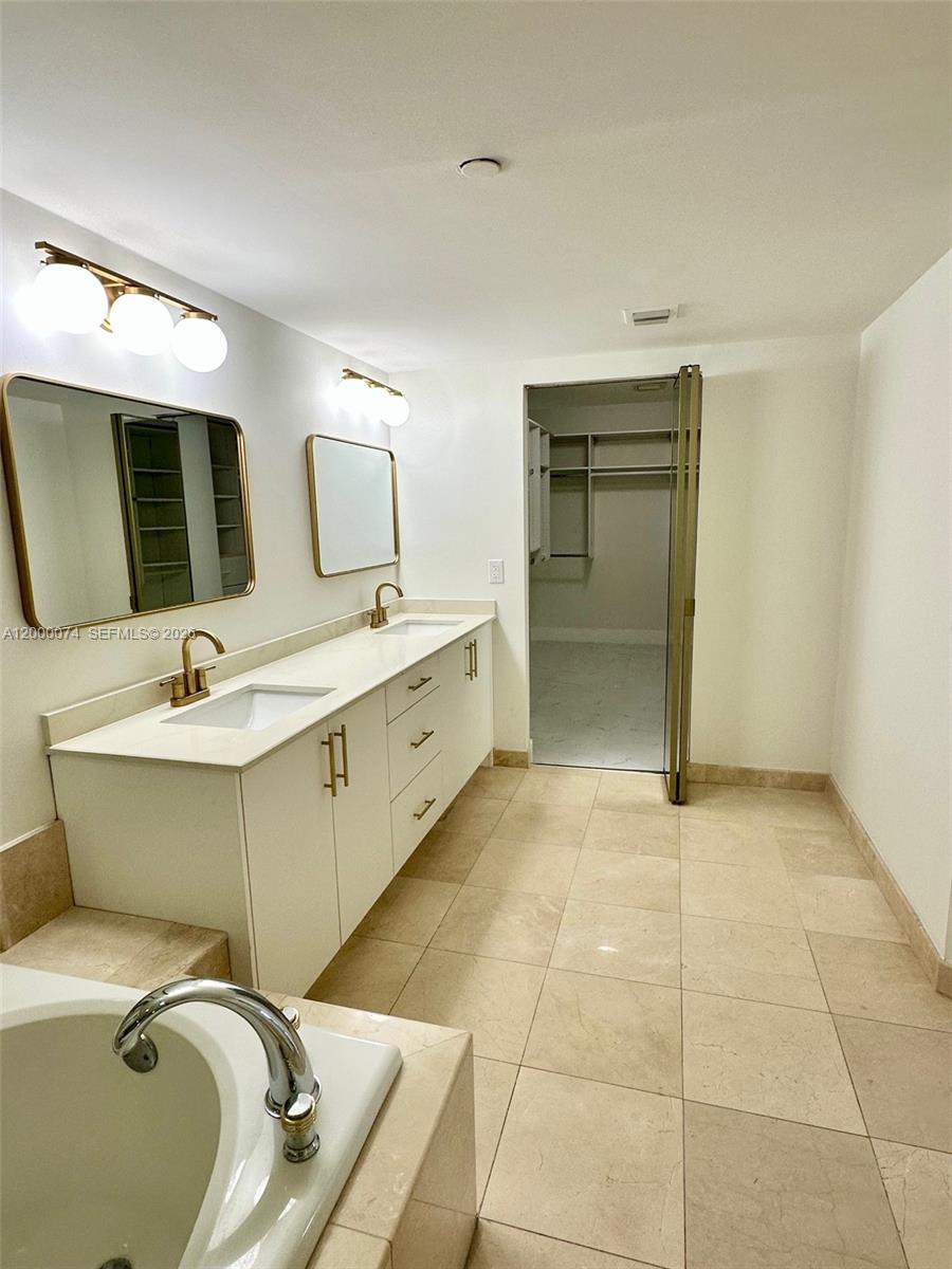 8925 Collins Ave #2J Surfside, FL 33154