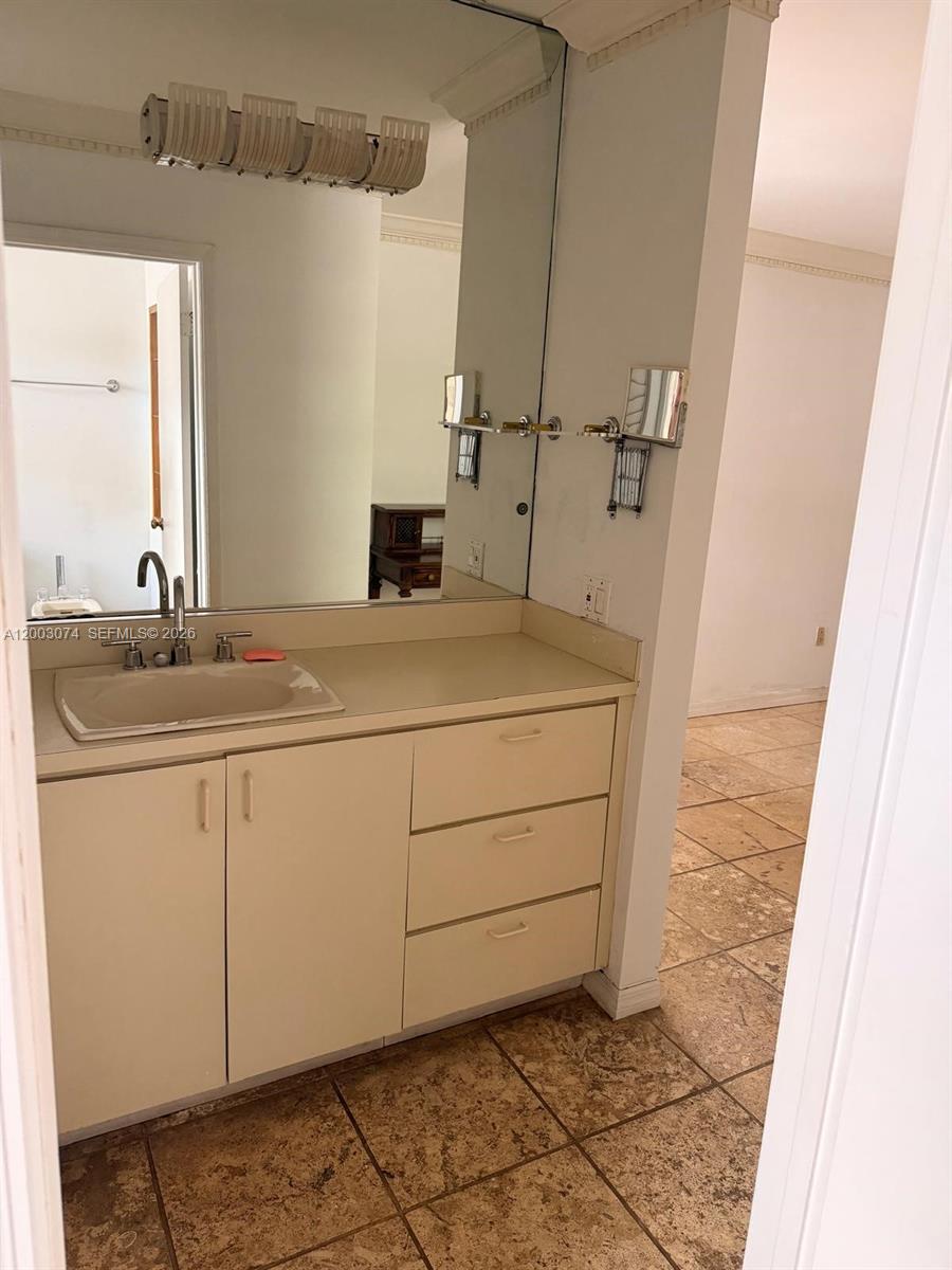 401 Warren Ln Key Biscayne, FL 33149