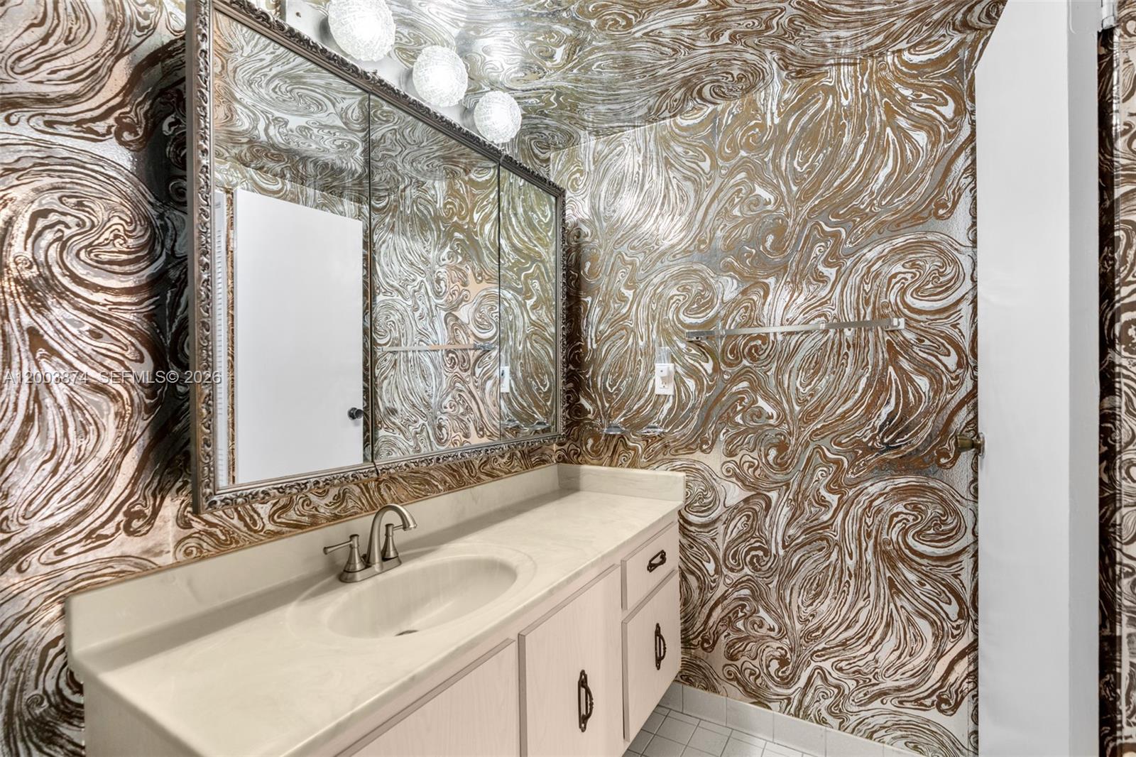 600 Three Iss Blvd #1707 Hallandale Beach, FL 33009