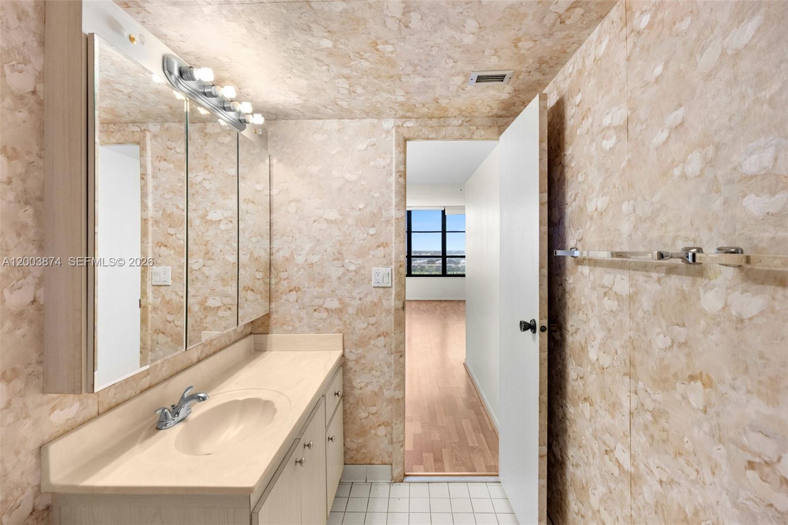 600 Three Iss Blvd #1707 Hallandale Beach, FL 33009