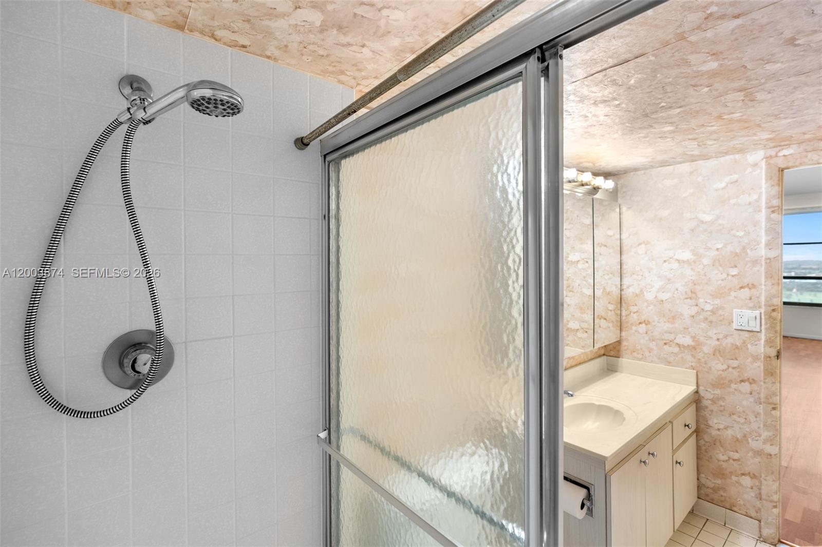 600 Three Iss Blvd #1707 Hallandale Beach, FL 33009