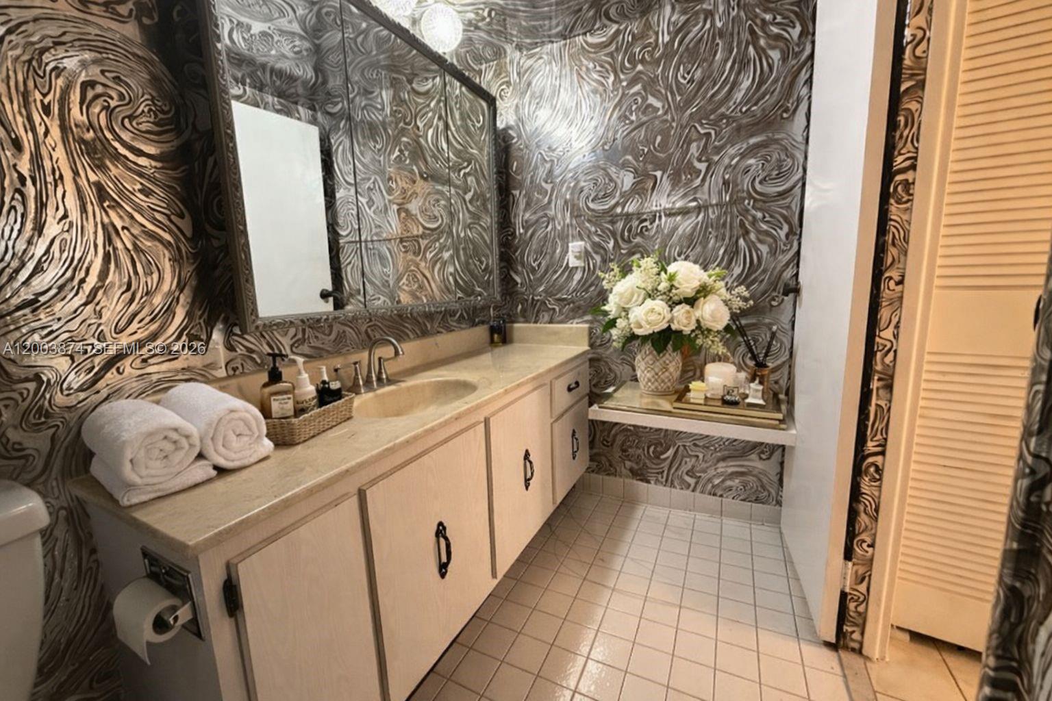 600 Three Iss Blvd #1707 Hallandale Beach, FL 33009