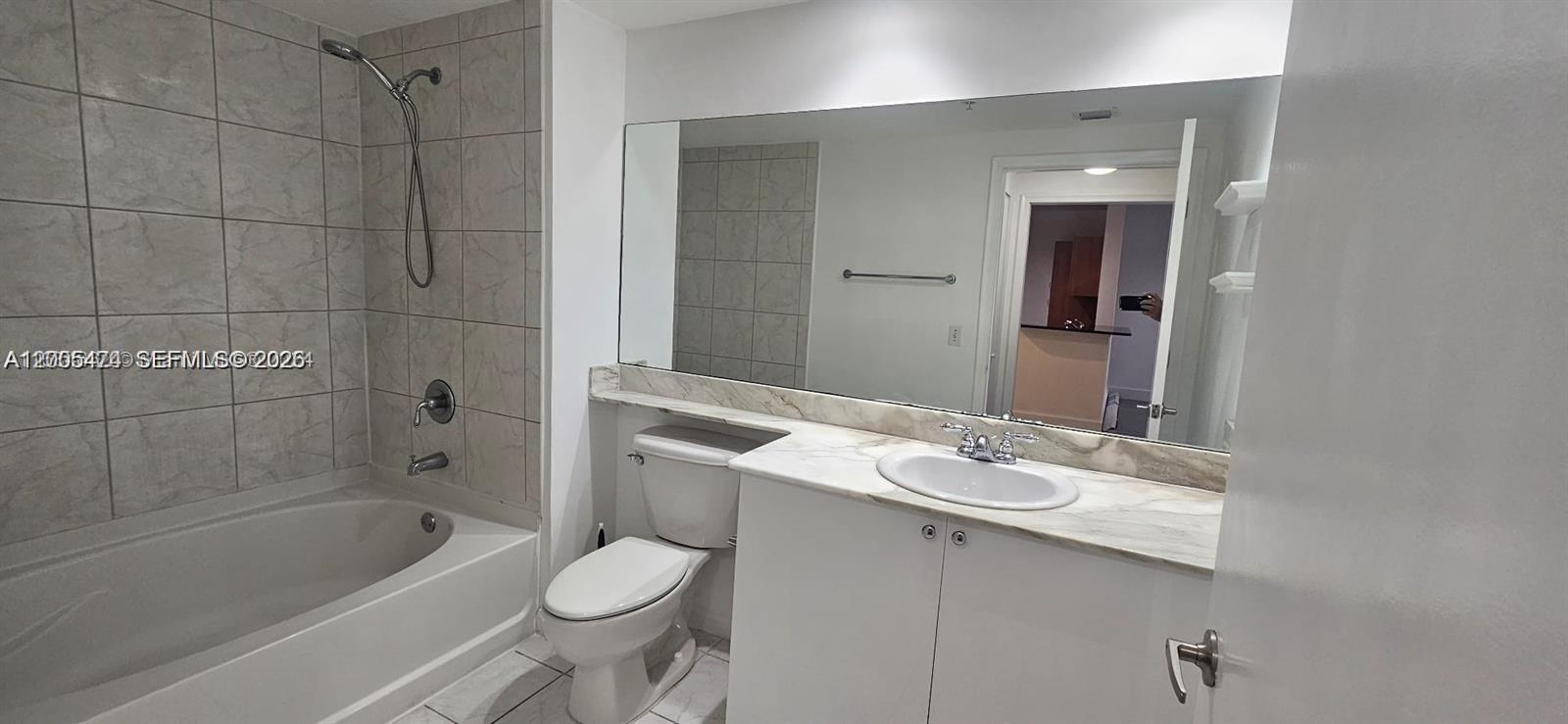 image The Venture at Aventura10