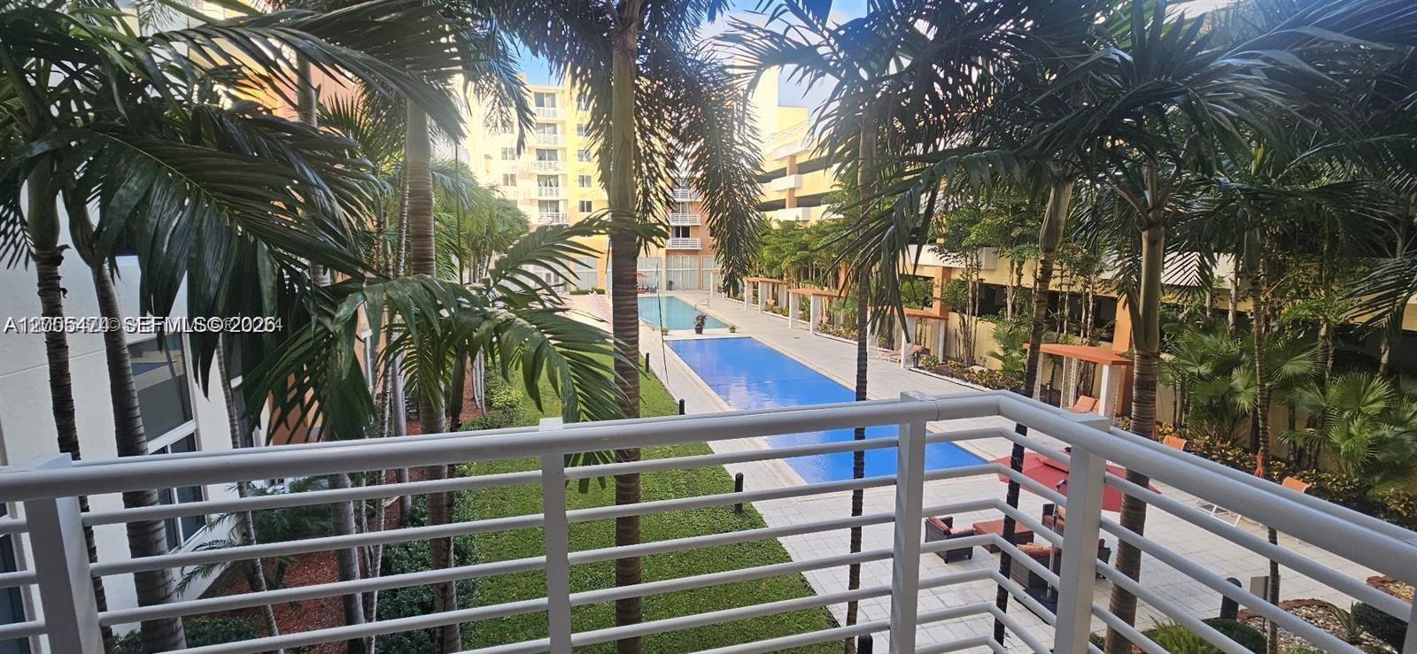image The Venture at Aventura2