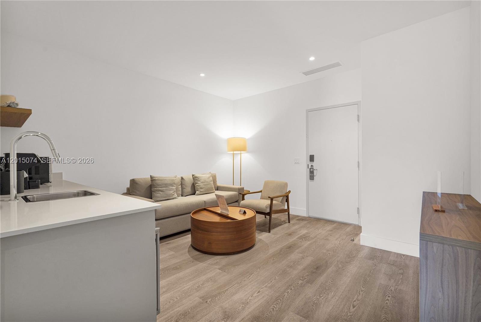 image Smart Brickell III8