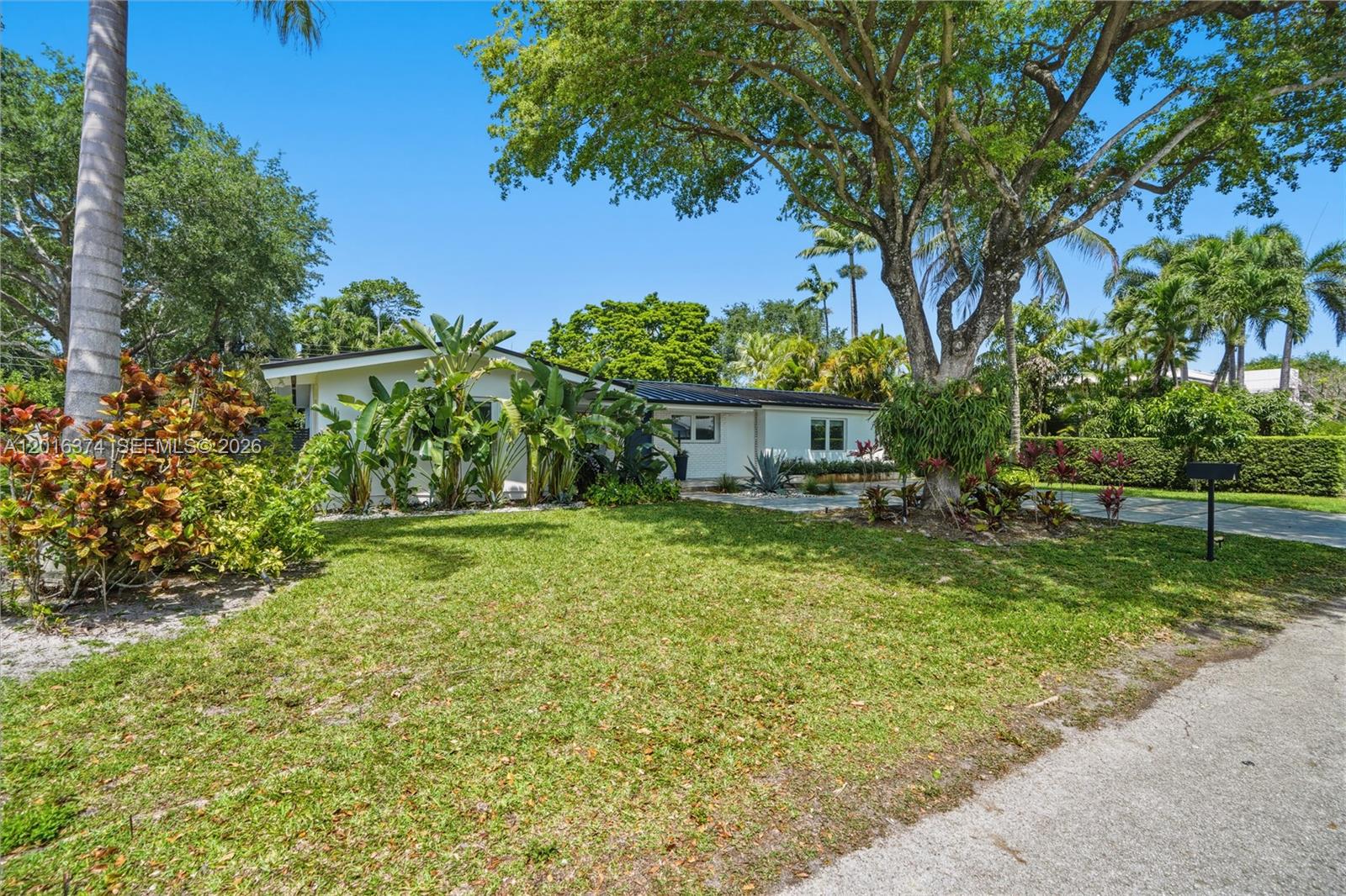 7830 SW 53rd Pl Miami, FL 33143