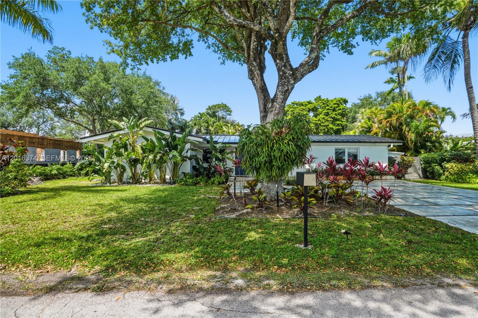 7830 SW 53rd Pl Miami, FL 33143