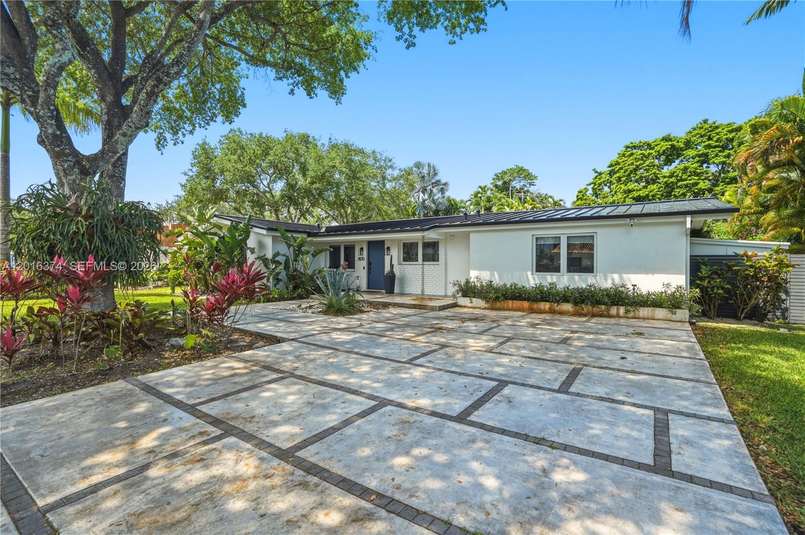 7830 SW 53rd Pl Miami, FL 33143
