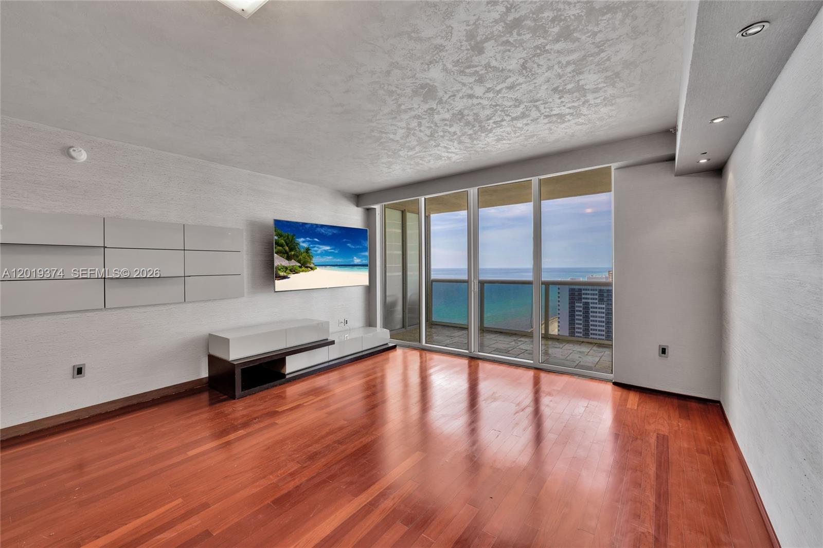 1830 S Ocean Dr #2705 Hallandale Beach, FL 33009