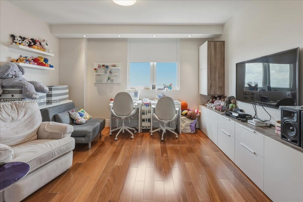 3301 NE 183rd St #2101 Aventura, FL 33160