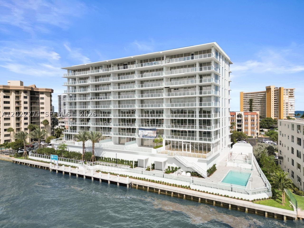 407 N Riverside #402