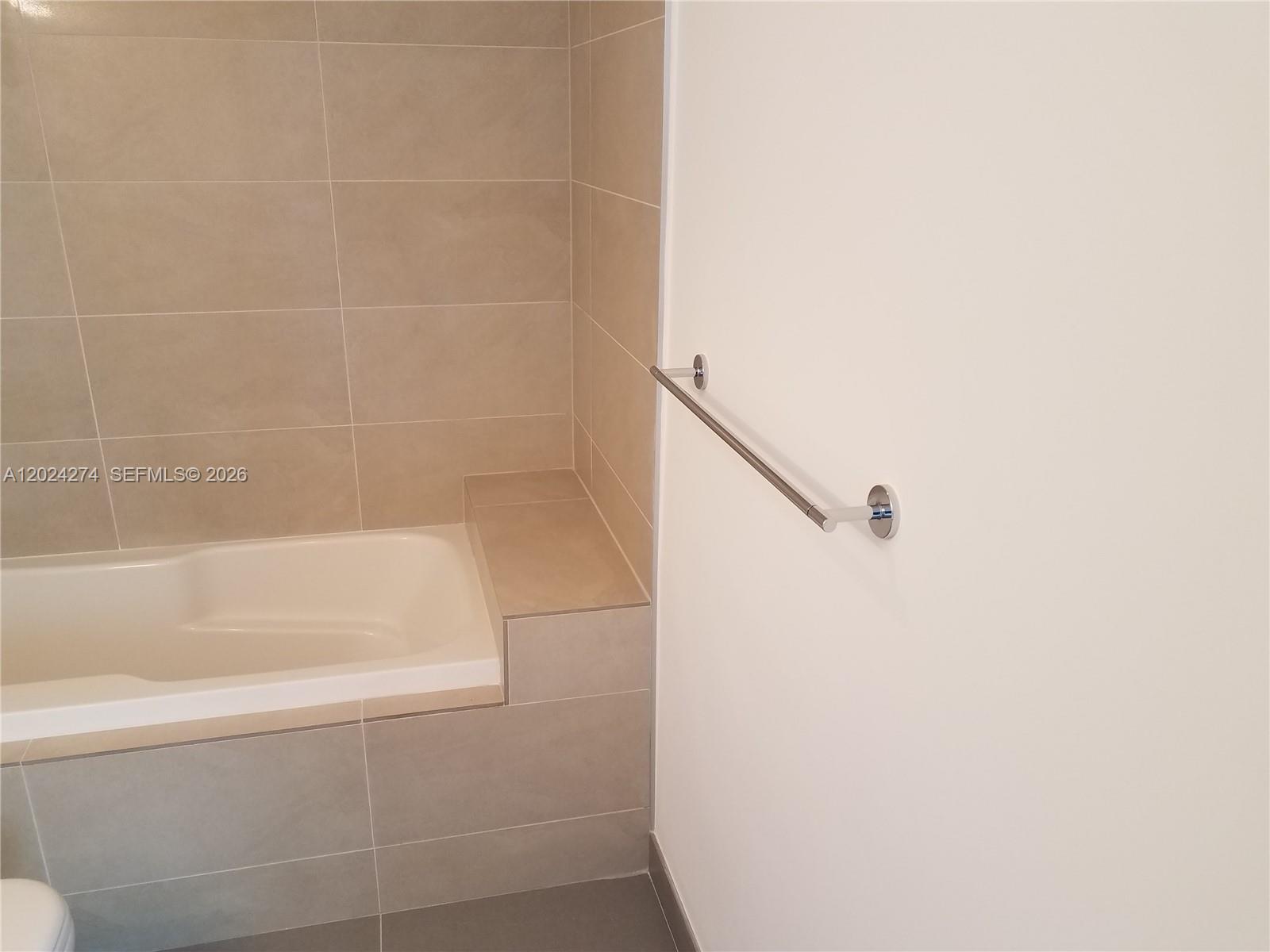 6620 Indian Crk Dr #104 Miami Beach, FL 33141