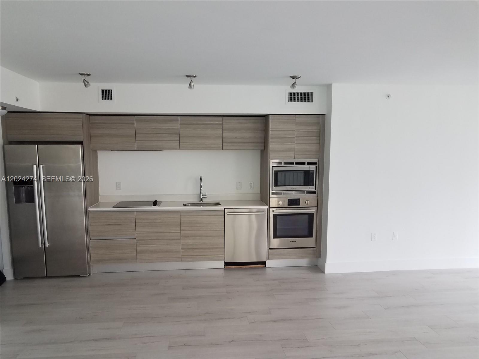 6620 Indian Crk Dr #104 Miami Beach, FL 33141