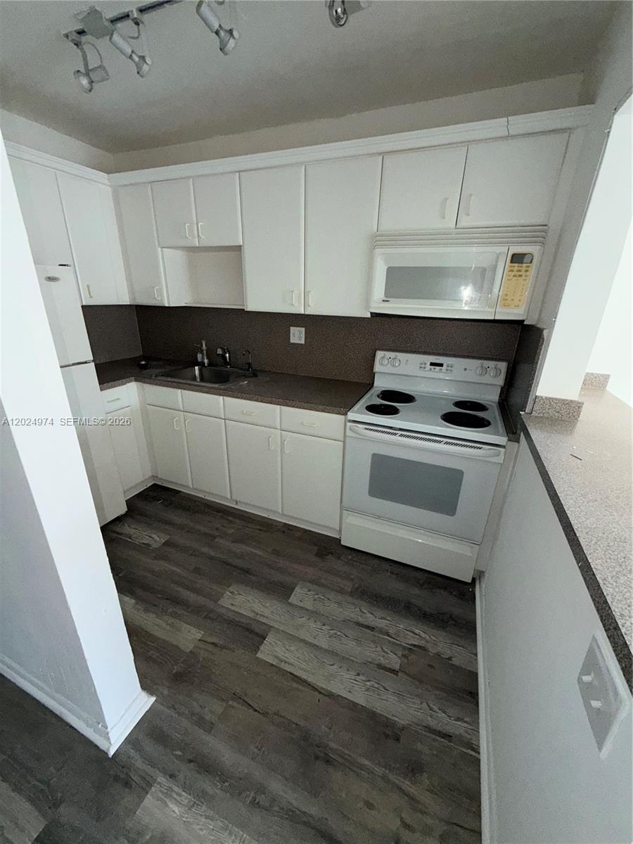 1470 NE 125th Ter #605 North Miami, FL 33161