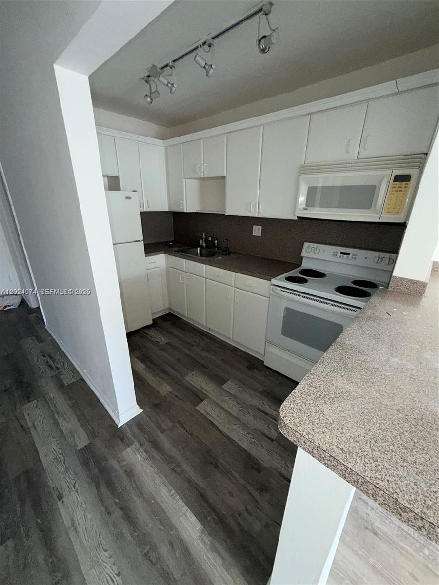 1470 NE 125th Ter #605 North Miami, FL 33161