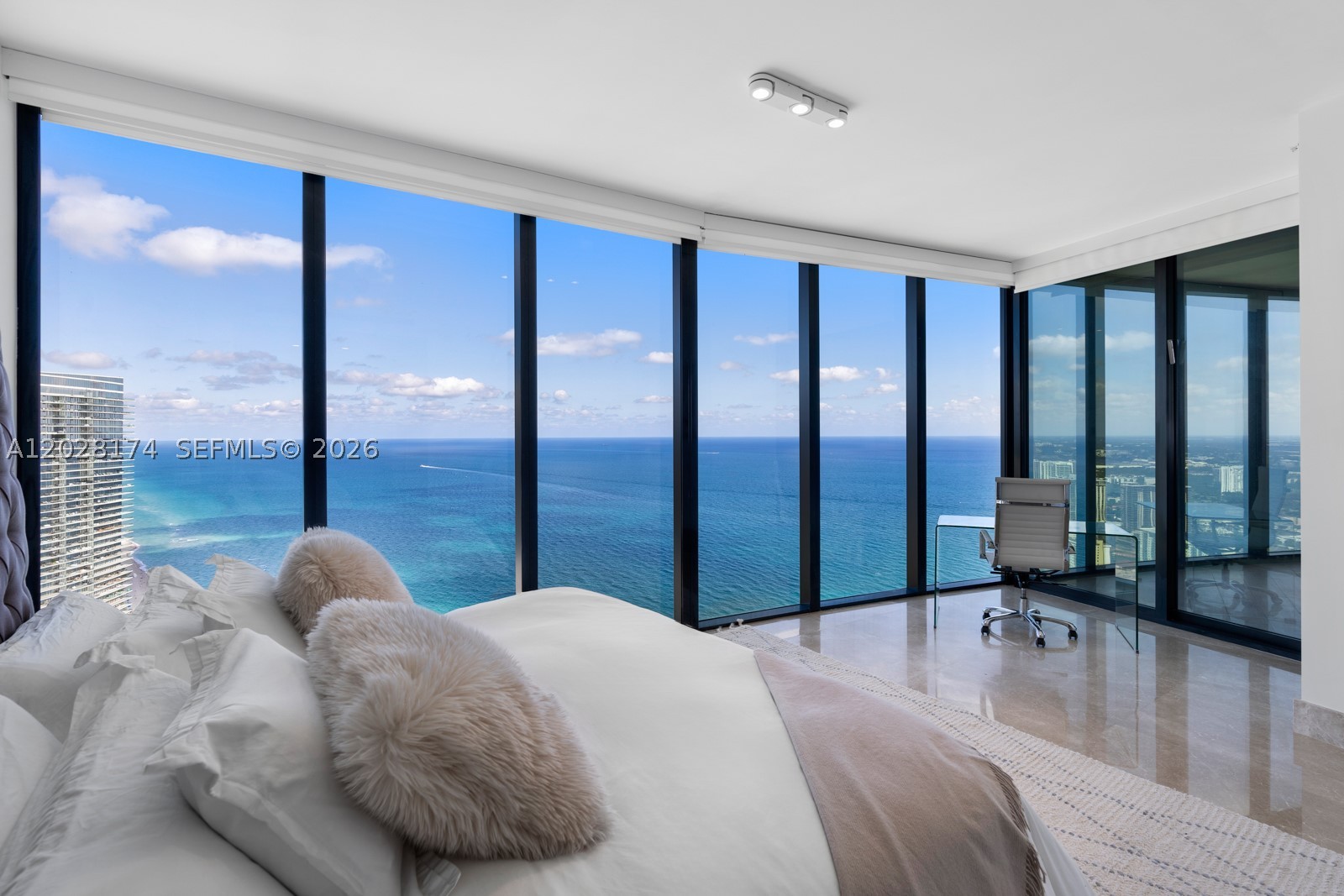 image Porsche Design Tower0