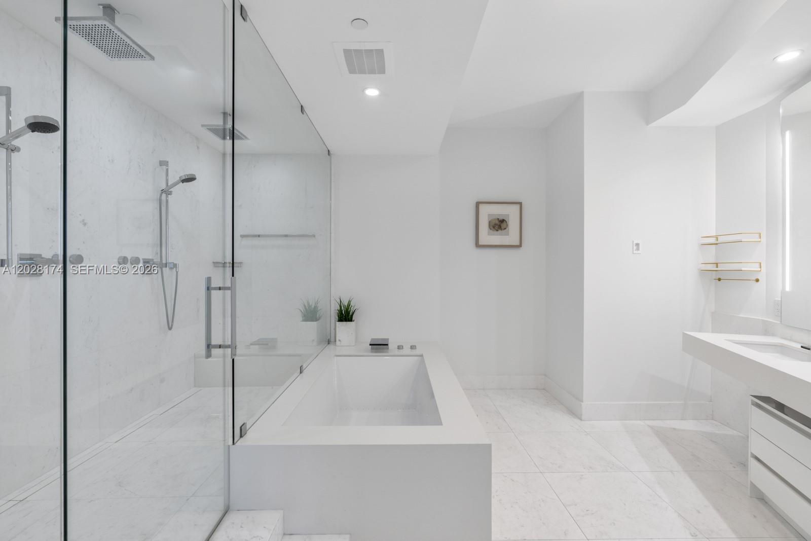 18555 Collins Ave #5105 Sunny Isles Beach, FL 33160