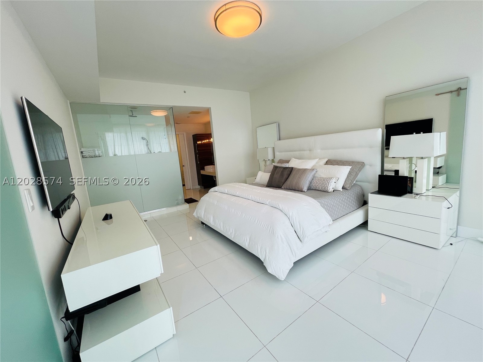 image Paramount Bay11