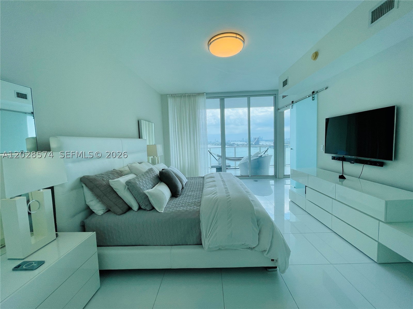 image Paramount Bay12