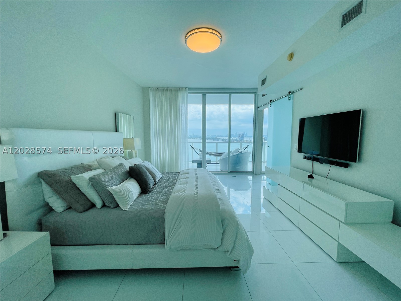 image Paramount Bay13