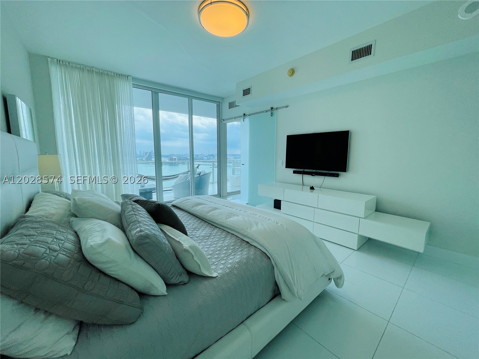 image Paramount Bay17