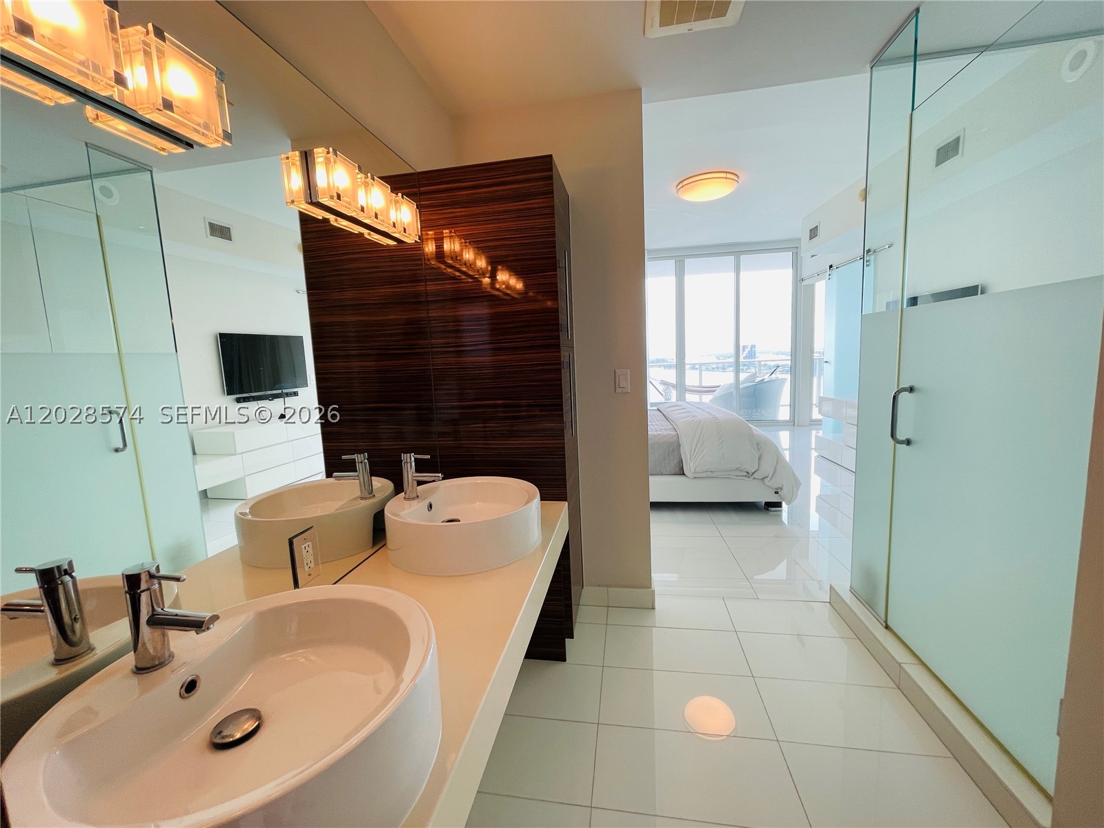 image Paramount Bay25