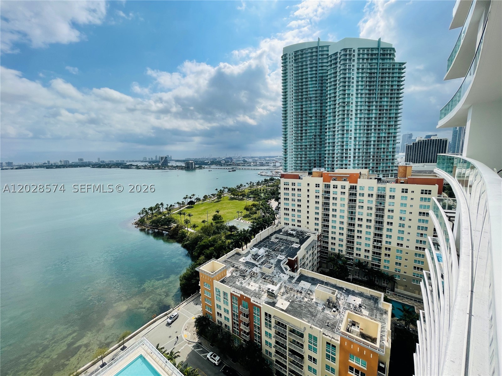image Paramount Bay32