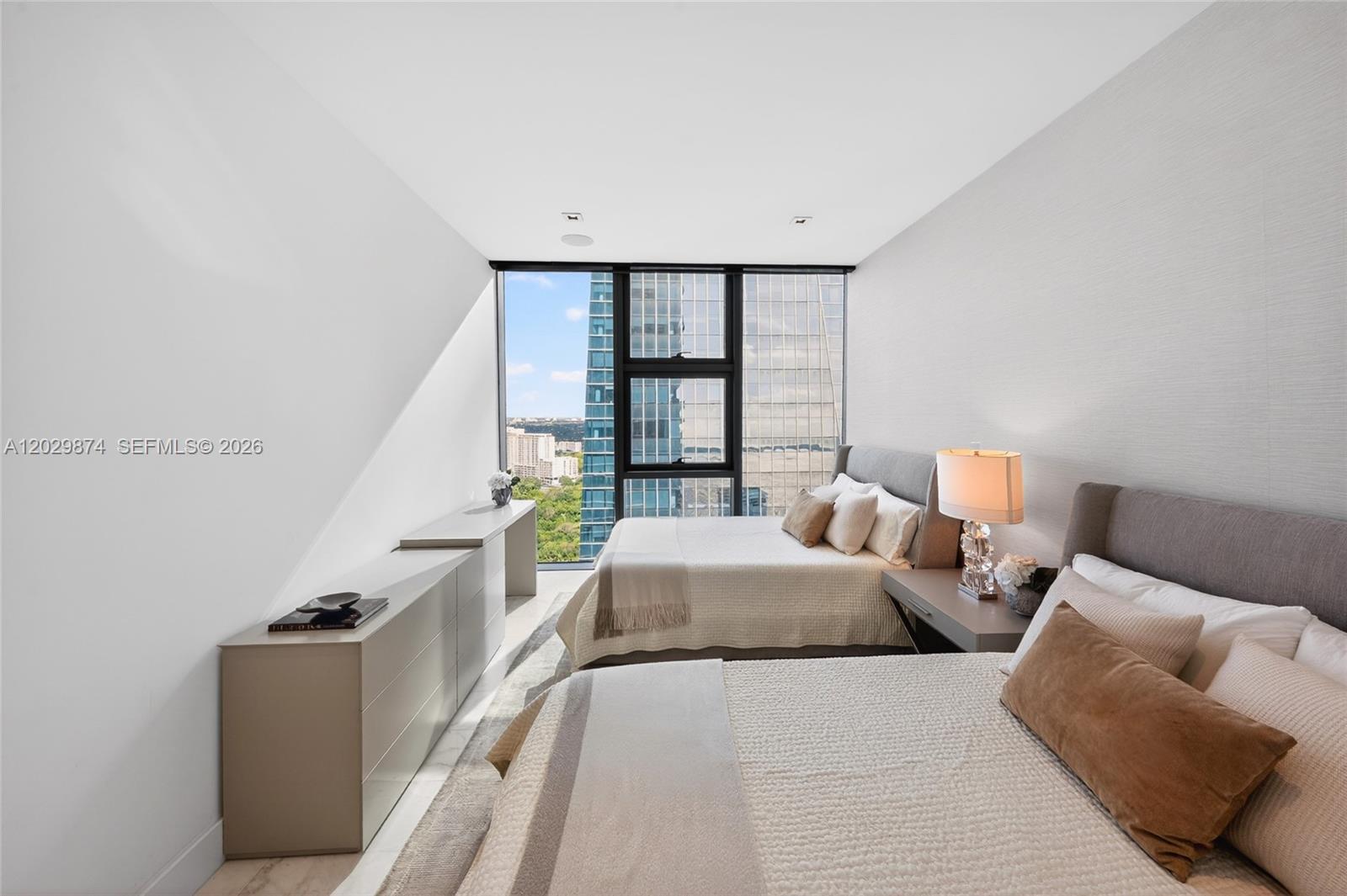 1451 Brickell Ave #2901 Miami, FL 33131