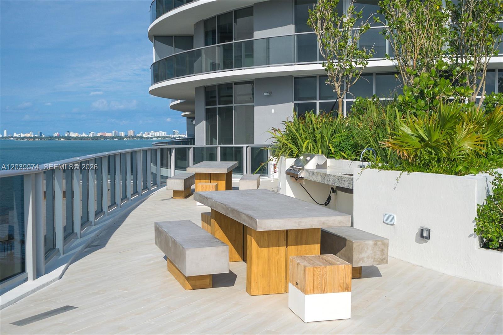 image Aria on the Bay135
