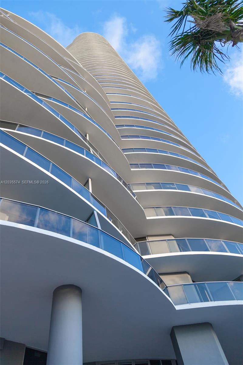 image Aria on the Bay94