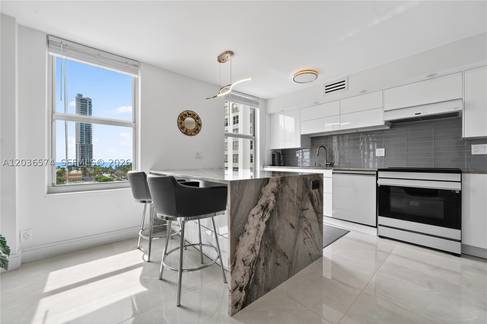 image Winston Towers 40020