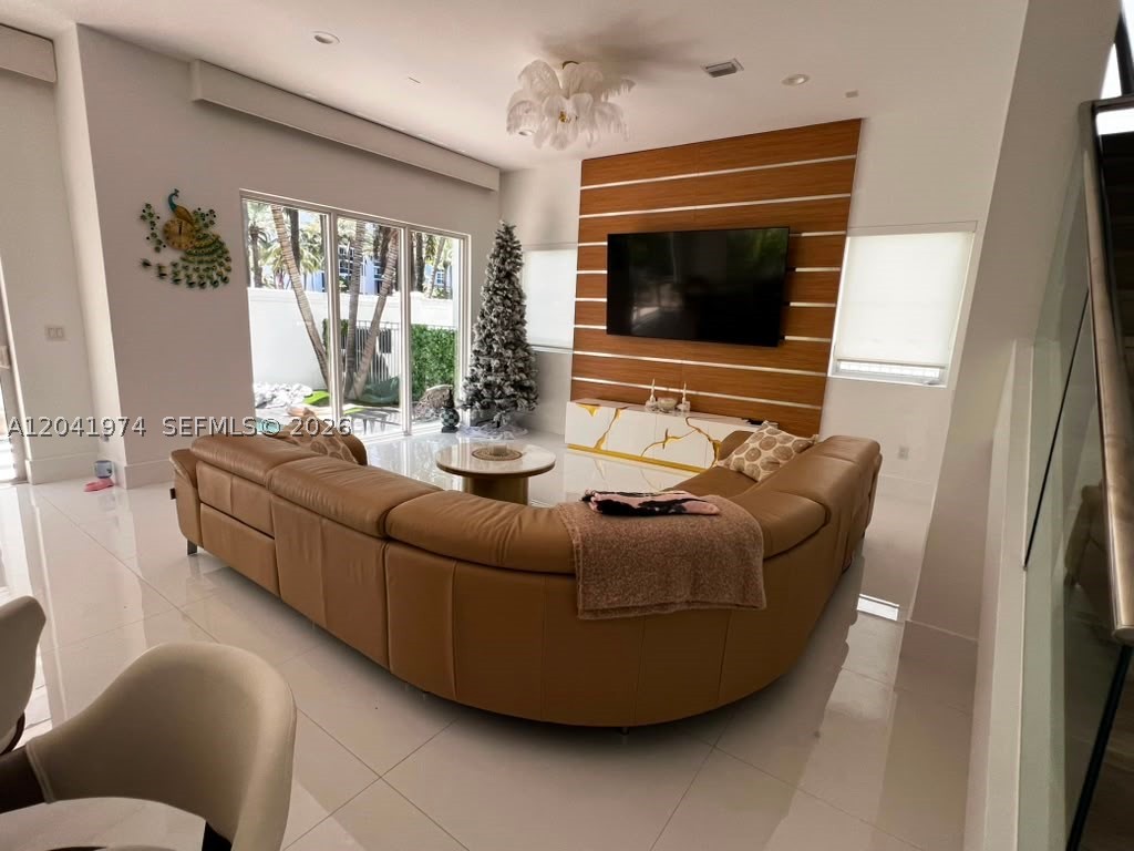 18975 Atlantic Blvd #18975 Sunny Isles Beach, FL 33160