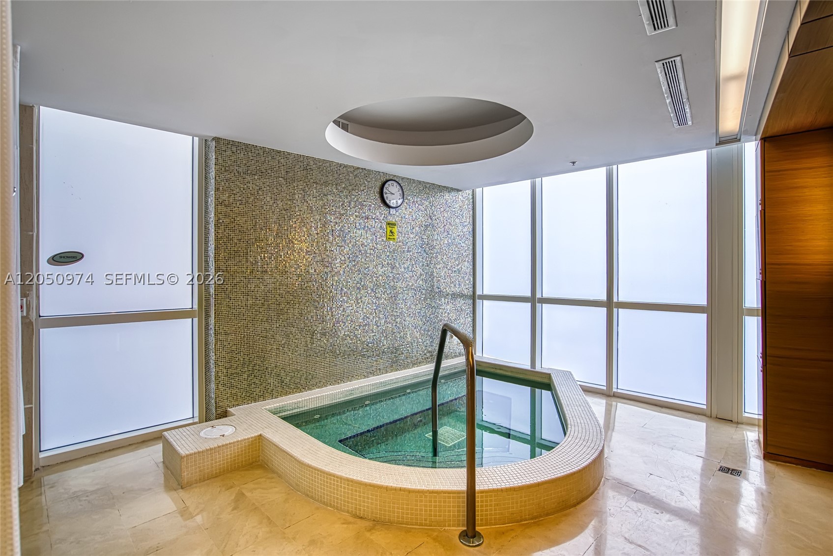 image Trump Royale50