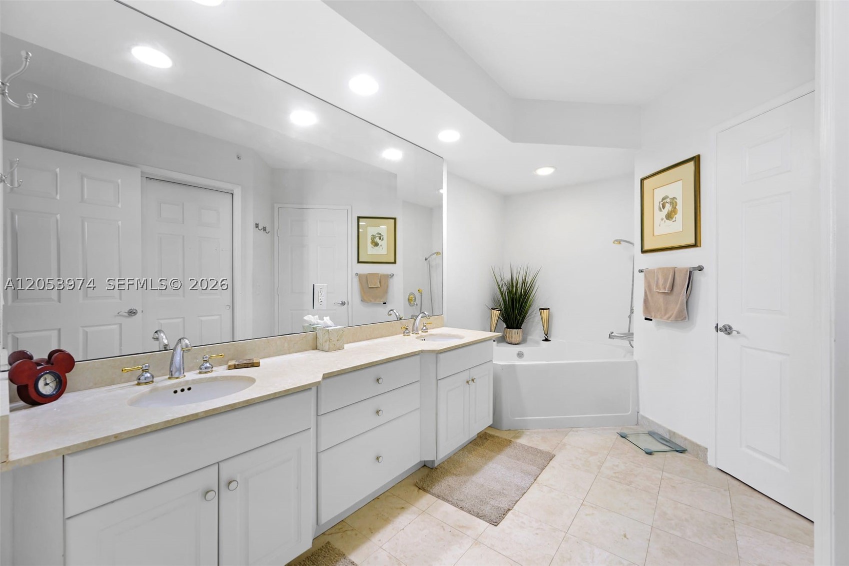 3370 Hidden Bay Dr #507 Aventura, FL 33180