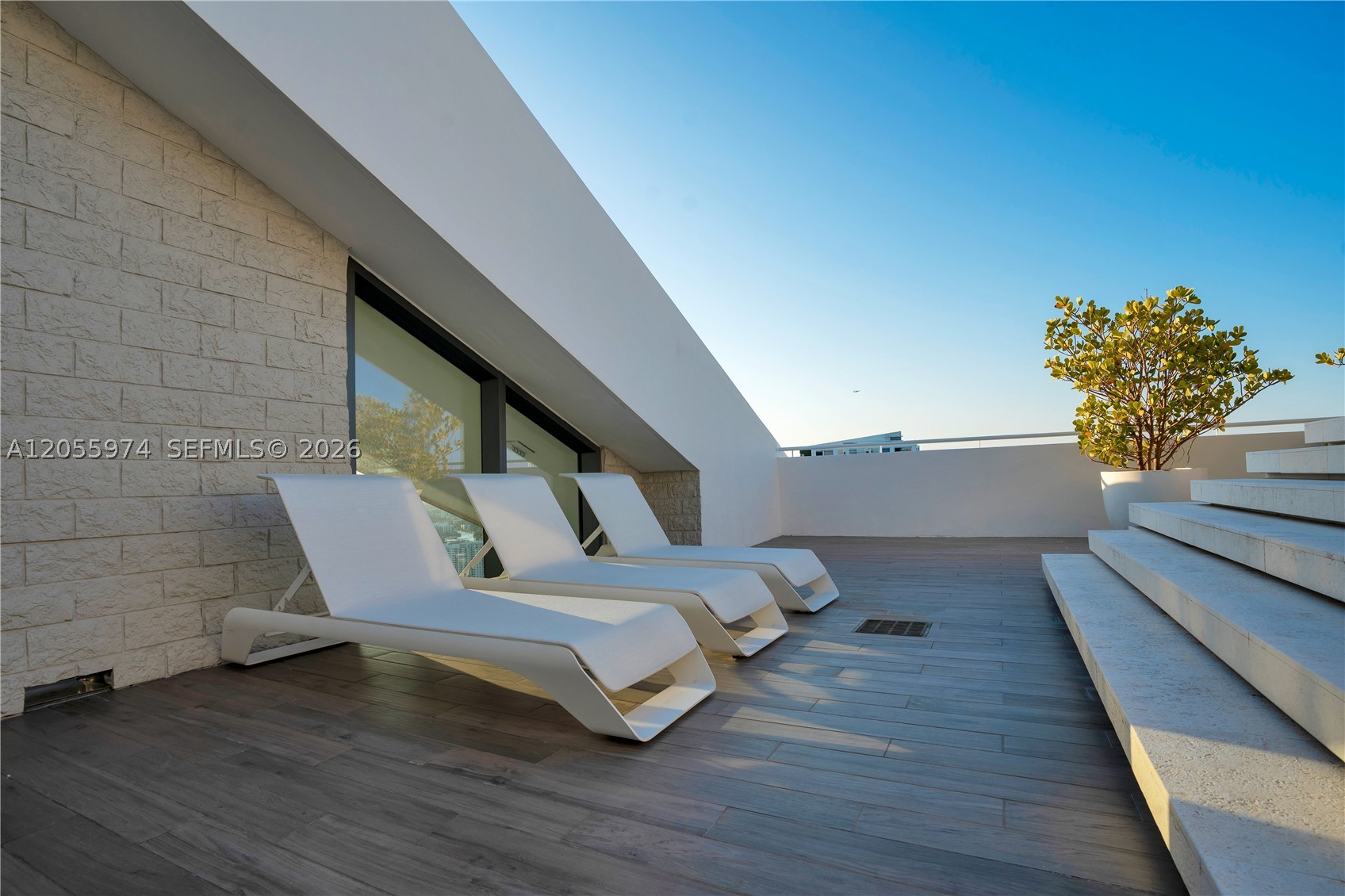 88 SW 7th St #PH 4303 Miami, FL 33130