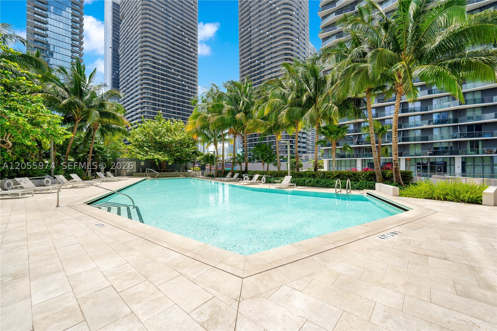88 SW 7th St #PH 4303 Miami, FL 33130
