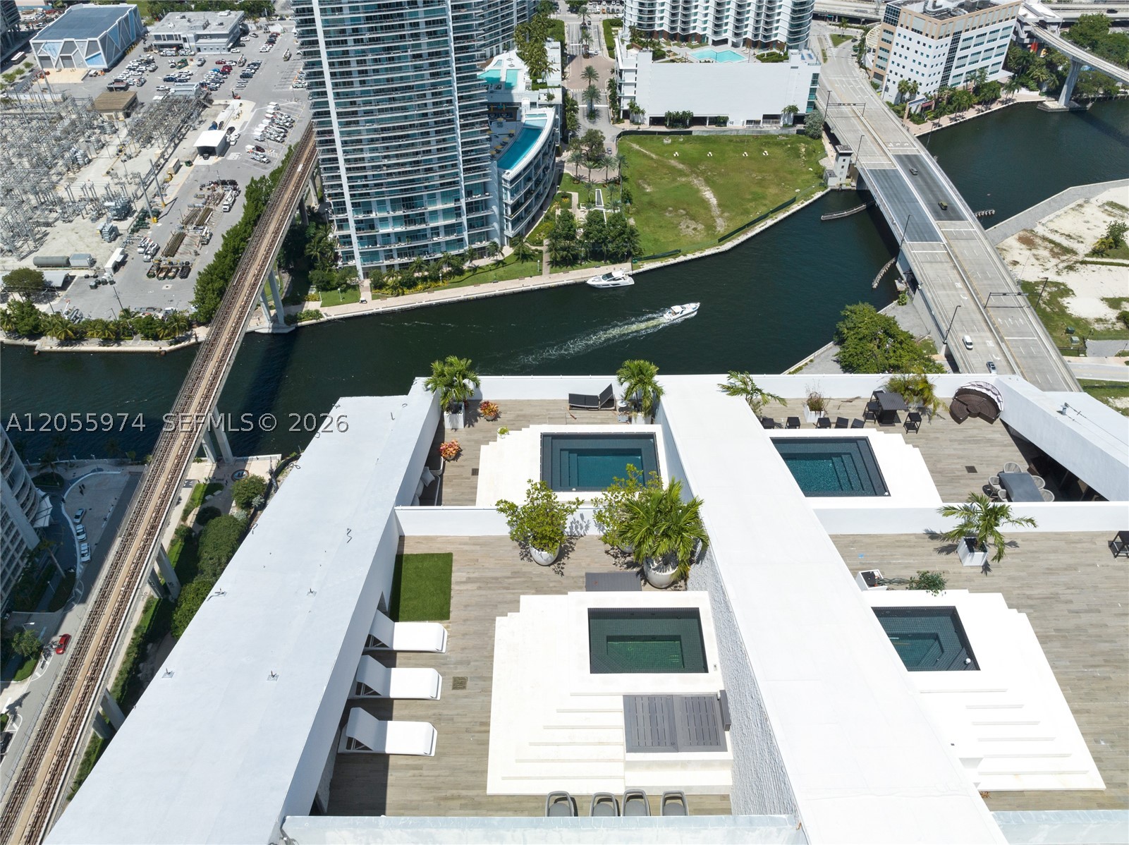 88 SW 7th St #PH 4303 Miami, FL 33130