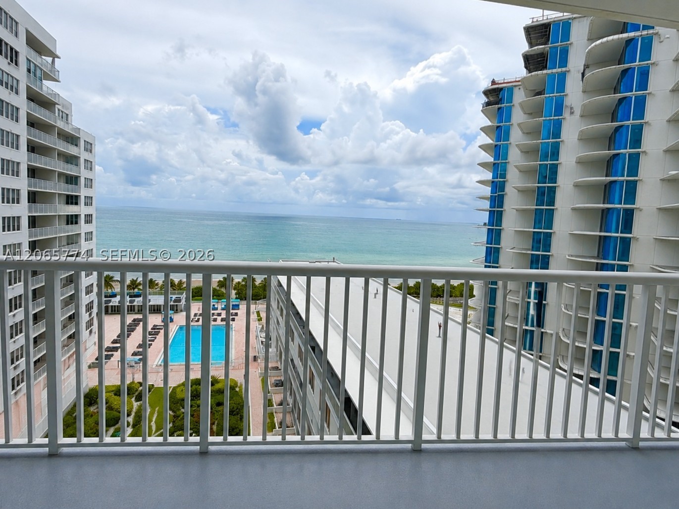 5401 Collins Ave #832
