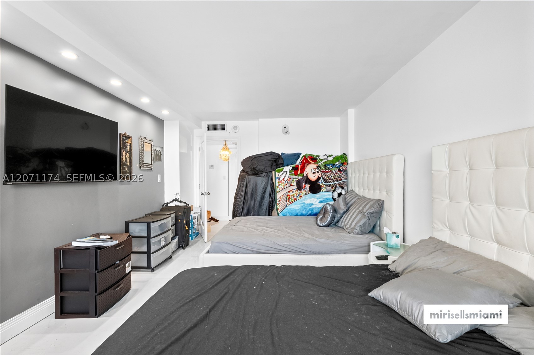 image Winston Towers 50010