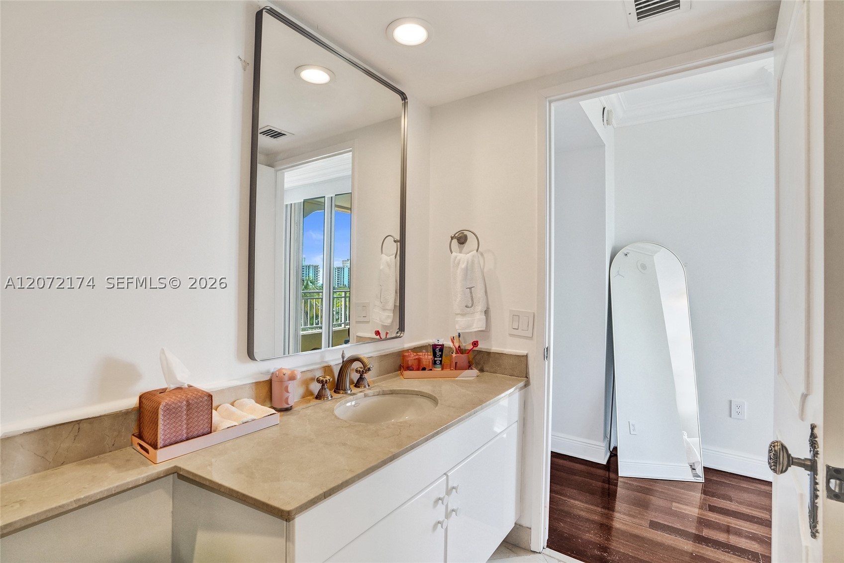 765 Crandon Blvd #603 Key Biscayne, FL 33149