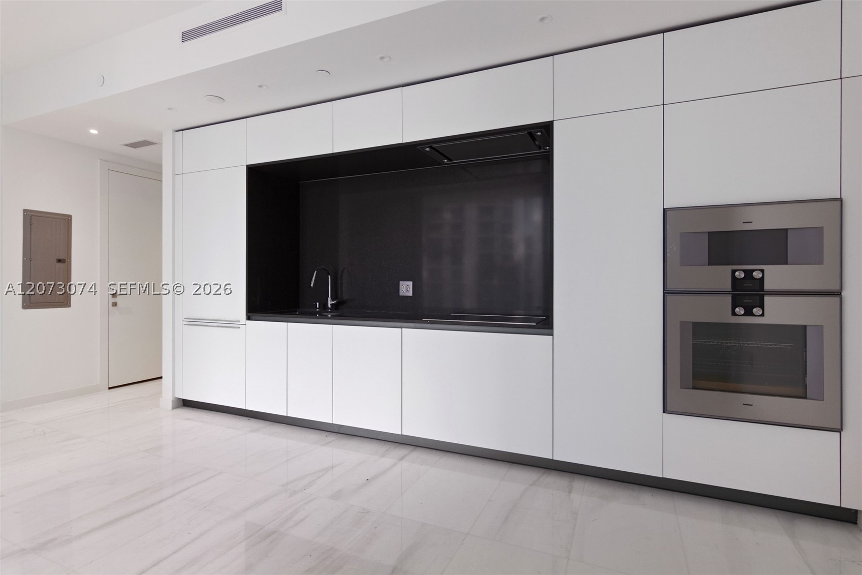 300 Biscayne Blvd Way #2608W Miami, FL 33131