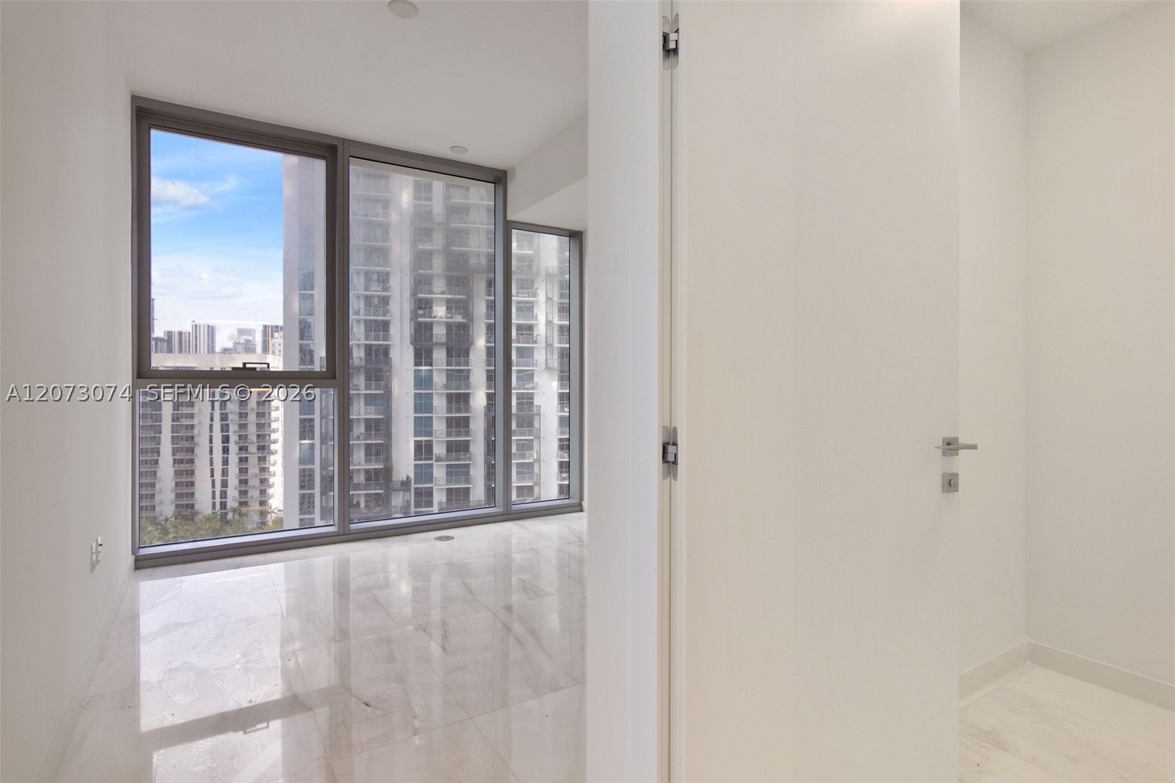 300 Biscayne Blvd Way #2608W Miami, FL 33131