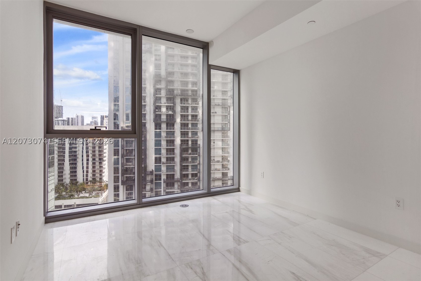 300 Biscayne Blvd Way #2608W Miami, FL 33131