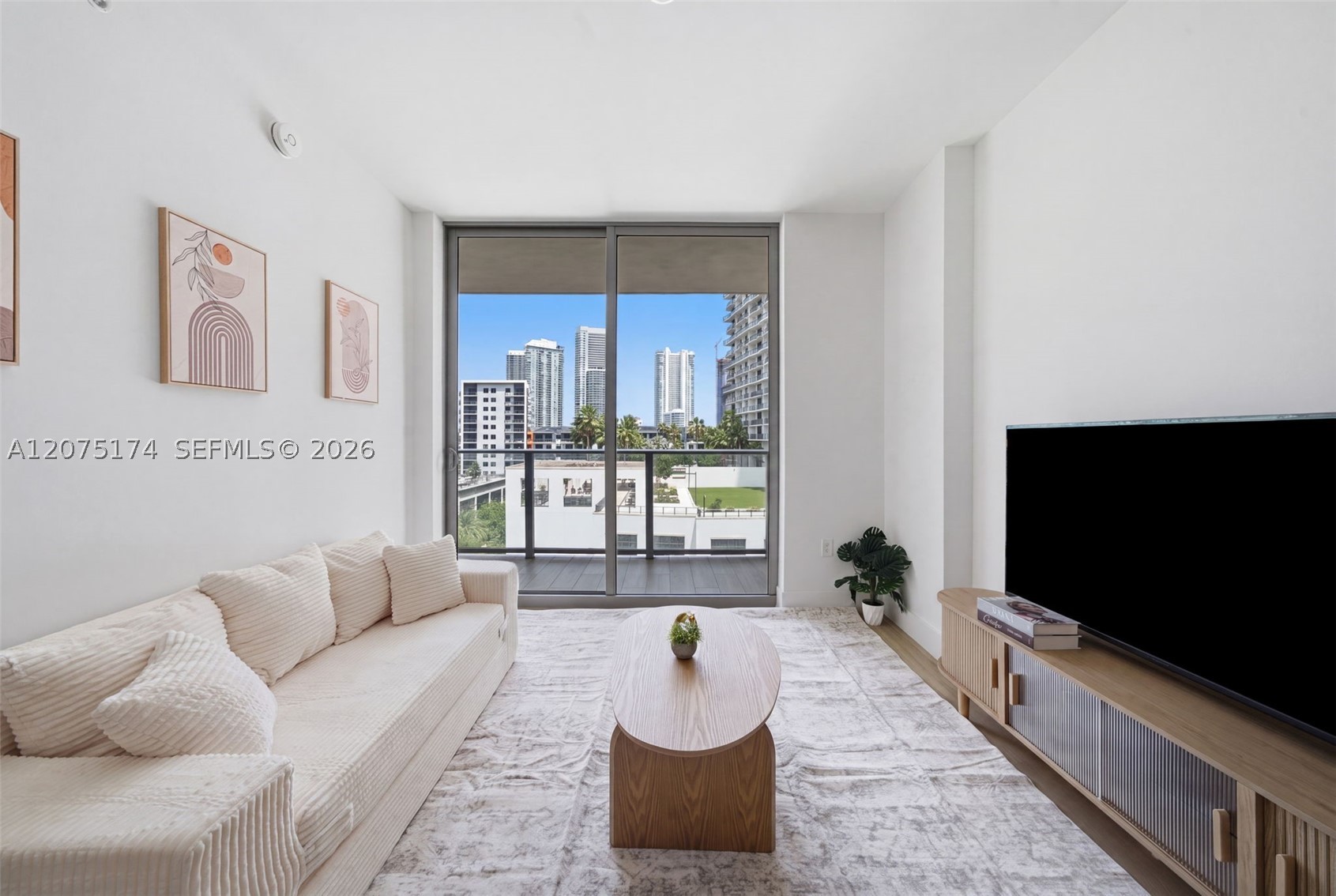 90 NE 32nd St #811