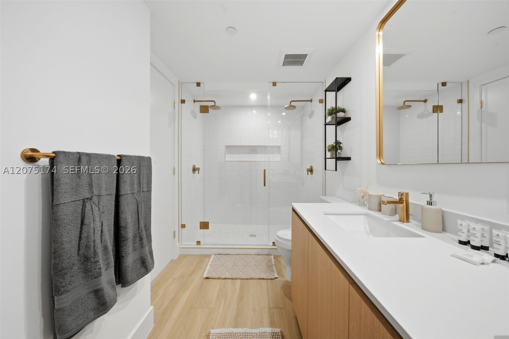 90 NE 32nd St #811 Miami, FL 33137