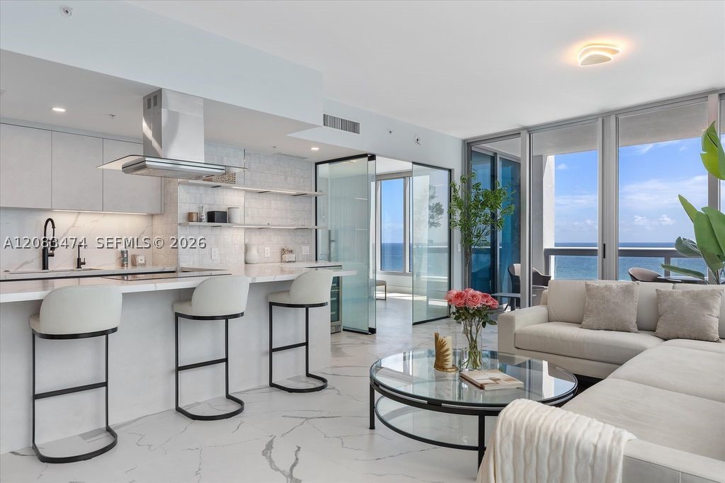 6899 Collins Ave #1008