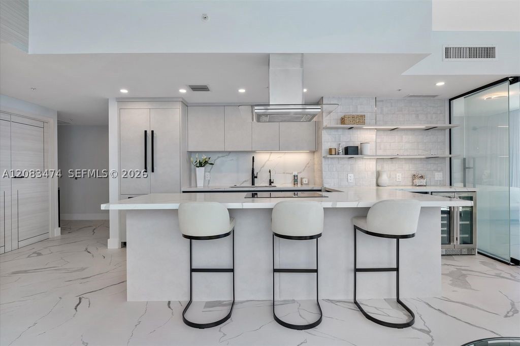 6899 Collins Ave #1008 Miami Beach, FL 33141