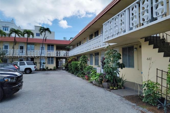 441 Collins Ave #2