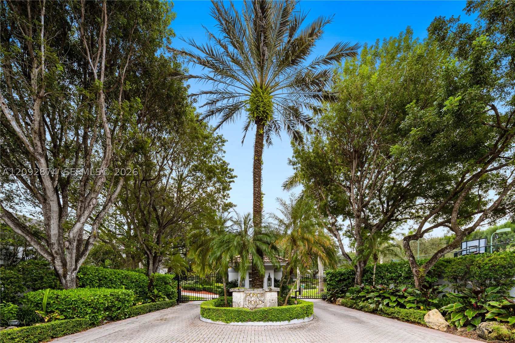 4801 SW 74th Ter Miami, FL 33143